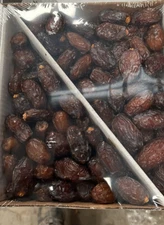 11 LB MEDJOOL DATES.  CALIFORNIA FRESH  DATES. FAST FREE SHIPPING. TIGHT SKIN