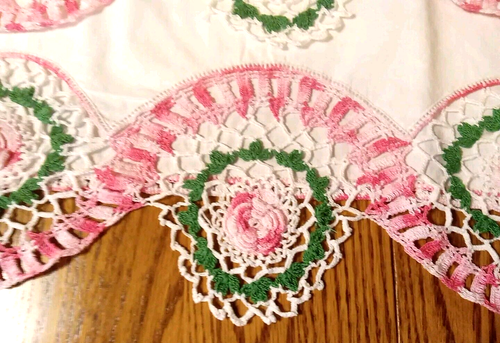Par de fundas de almohada vintage hechas a mano ganchillo rosa y verde borde floral casa de campo - Imagen 2 de 6