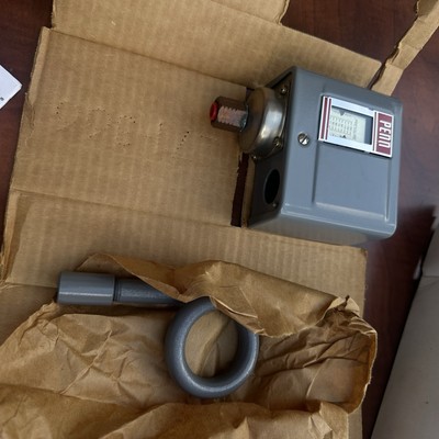 P47AA-1 - JOHNSON CONTROLS - STEAM PRESSURE CONTROL