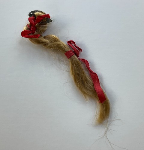 Barbie Vintage 1967 Fancy Trimmins Long Blonde Hair Braid with Red Ribbons - Picture 7 of 7