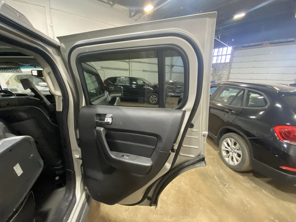 Used Rear Right Door Assembly Rear Side fits: 2009 Hummer H3 Rear Right Grade A Foto 2 de 4