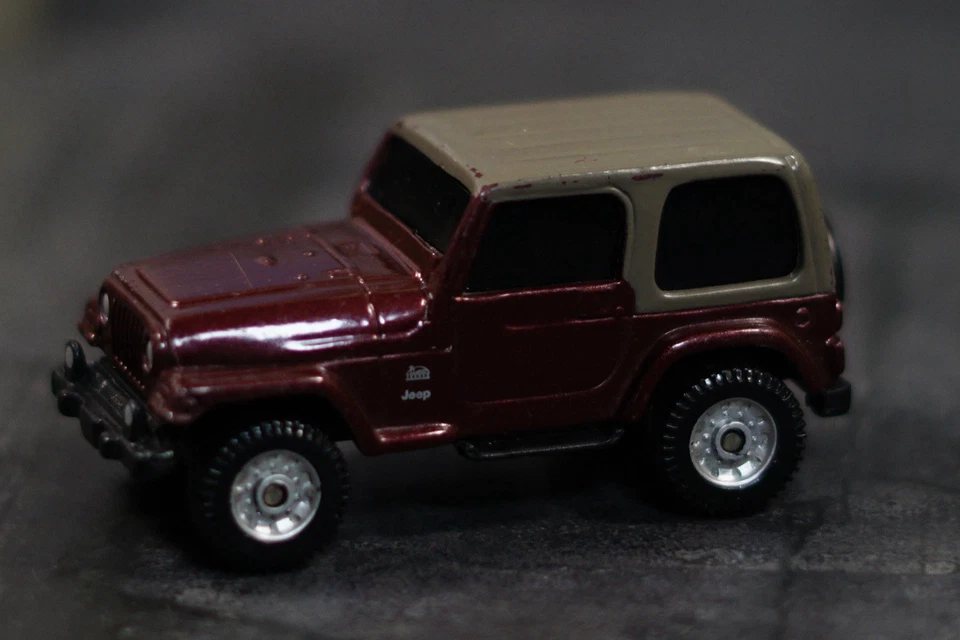 Jeep 4x4 Wrangler Sahara Maisto Die Cast Metal 1/64 Scale Special Edition - Image 2 of 4