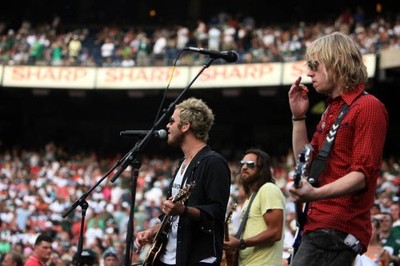 Jason Wade and Lifehouse perform during the New York Jets Vs New - 2008 Photo 5