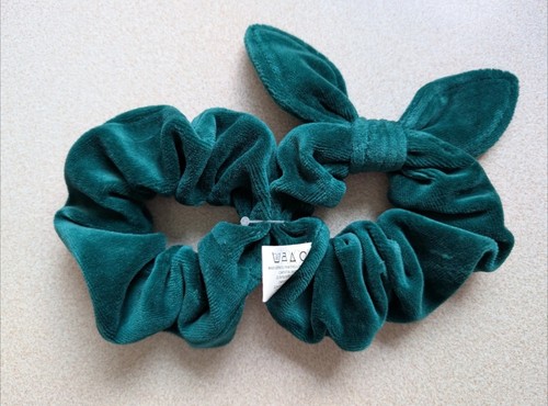 The Body Shop Ginger Shampoo & Conditioner Gift Set + 2 Scrunchies - Picture 4 of 4
