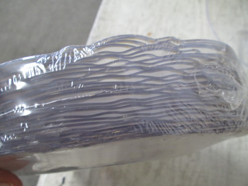 Lot of 30 Plastic Disposable Plate, Gold Trim, Party Supplies, 10 1/4" Plates - Picture 3 of 4