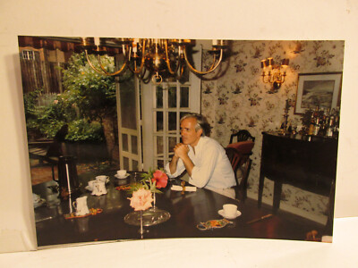 VINTAGE FOUND PHOTOGRAPH PHOTO 1986 JEWISH MAN DINNER TABLE WATCHING TELEVISION