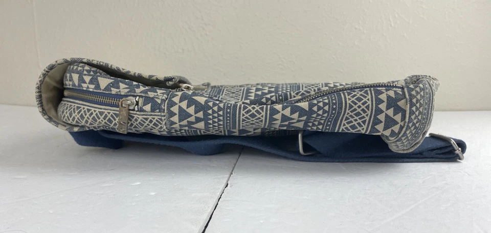 Mochila con solapa y estampado azteca Toms excelente Foto 2 de 4