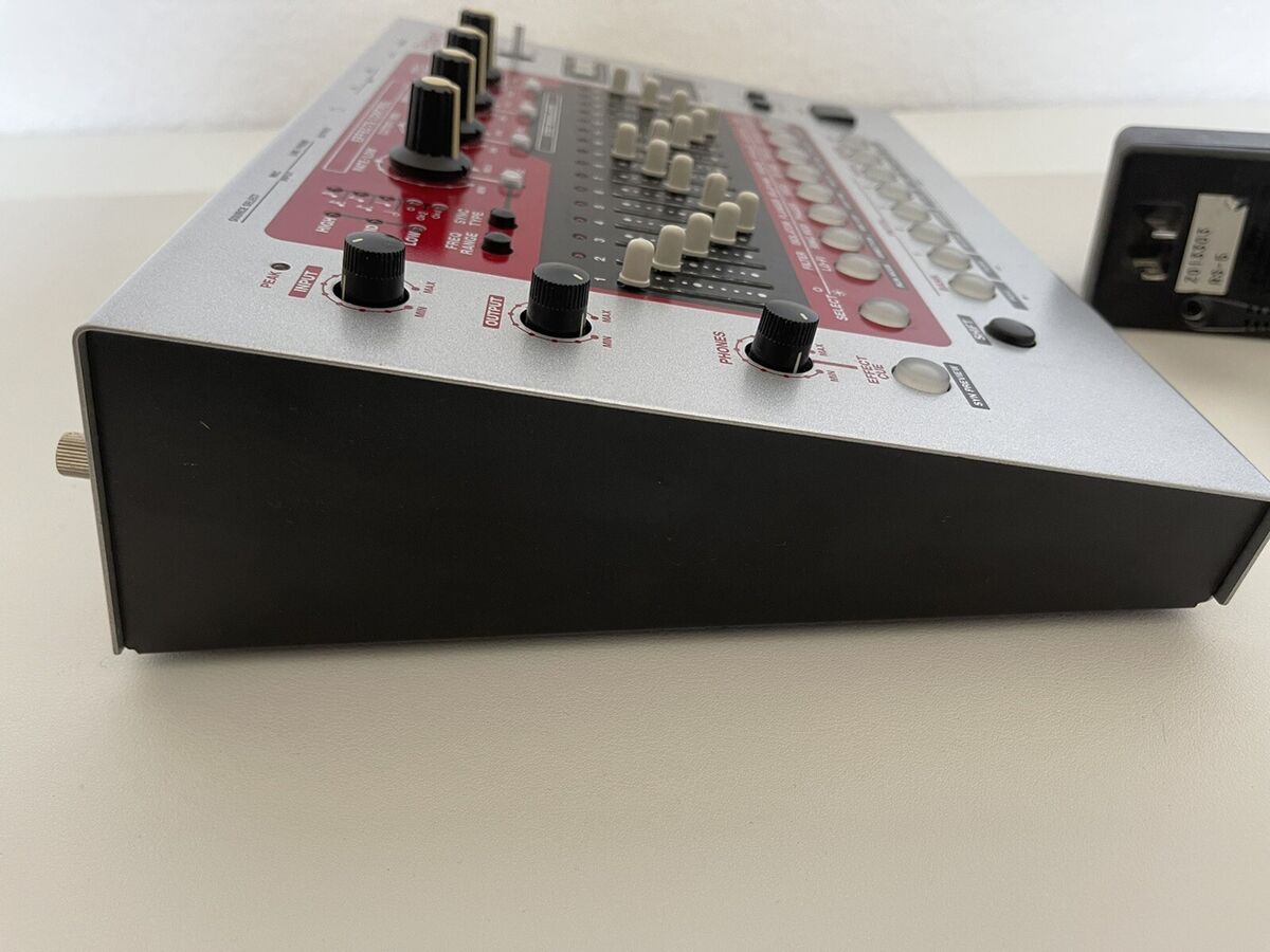 Roland EF-303 - Groove Effects - (Synthesizer/Sequencer Roland EF-303 - Groove Effects - (Synthesizer/Sequencer