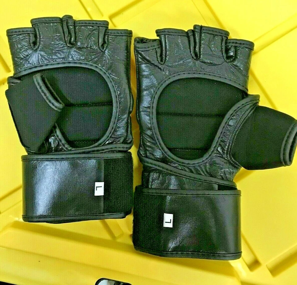 Guantes MPOWERED Cuero Negro UFC GRANDES Moldeados por Inyección con Fácil Cierre Foto 2 de 2