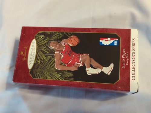1999 Hallmark Keepsake Ornament, NBA Hoop Stars, ""Scottie Pippen"" - USATO - Foto 6 di 7