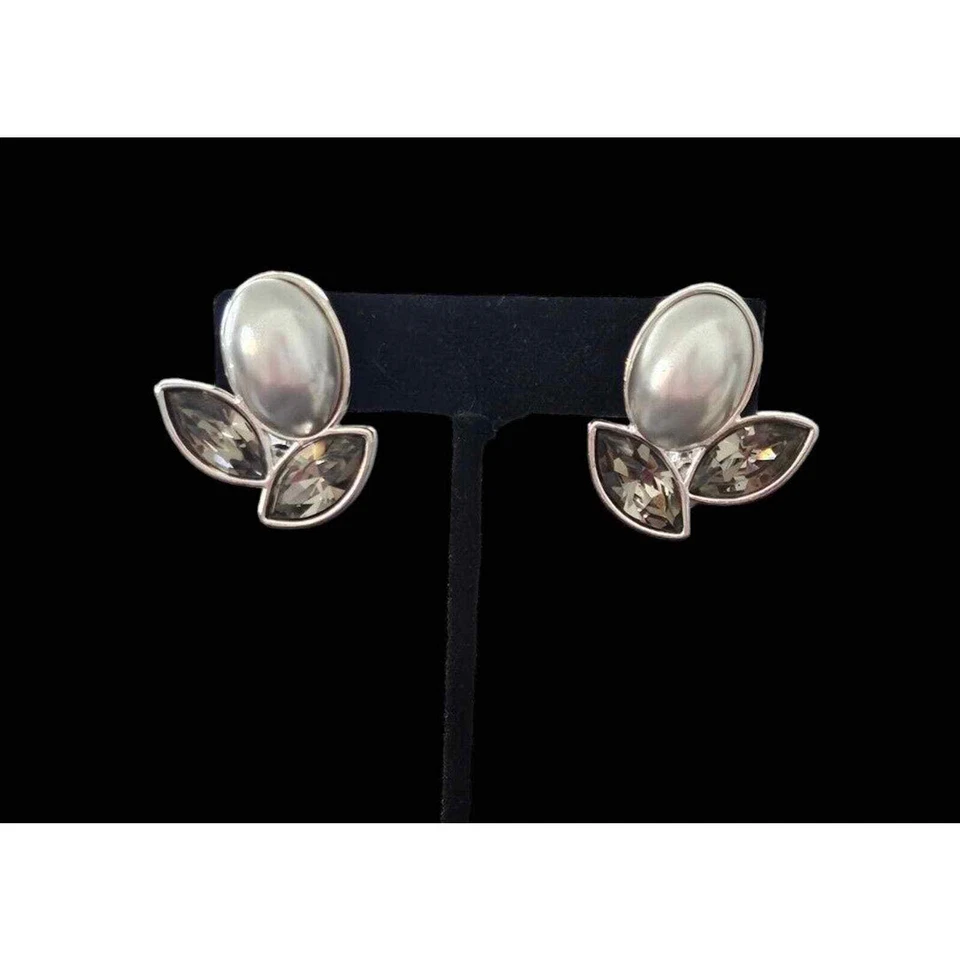 PENDIENTES YVES SAINT LAURENT GOOSSENS PERLAS DE IMITACIÓN TAHITÍ GRIS AHUMADO DIAMANTES DE IMITACIÓN Foto 2 de 4