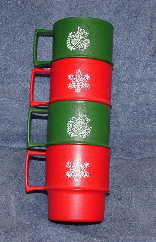 Four Vintage Tupperware Stackable Mugs Christmas Coffee Cups 1312 Red Green
