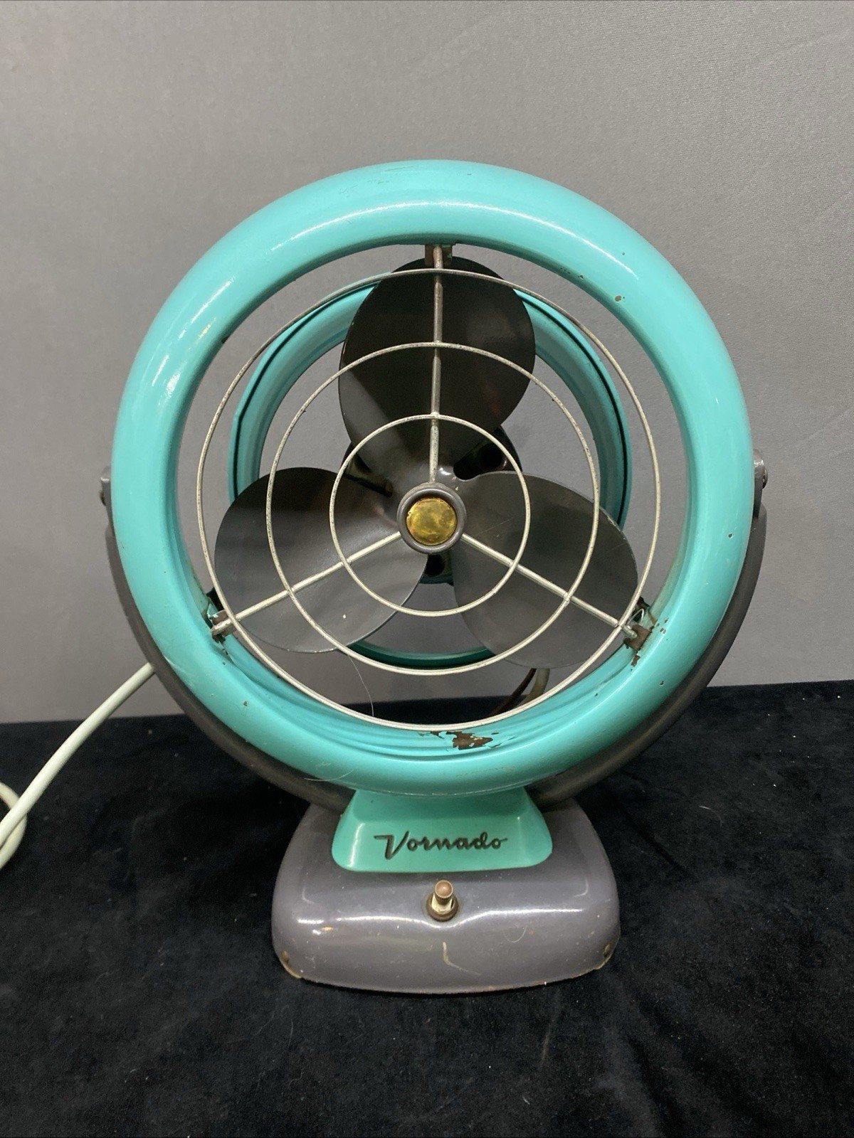 Vornado Table Fan Model 20C3-1A  Runs MCM Original Vintage Teal Read Details