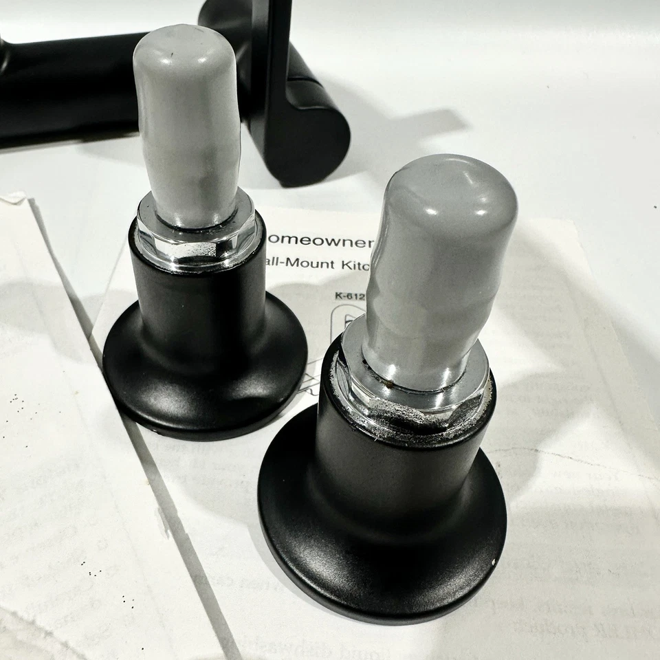 Grifo de cocina Kohler Torq K-6127-4-BL montado en la pared puente granja negro mate Foto 3 de 4