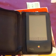 Vintage Apple Newton MessagePad 110   Open Box with Genuine Apple Leather Case