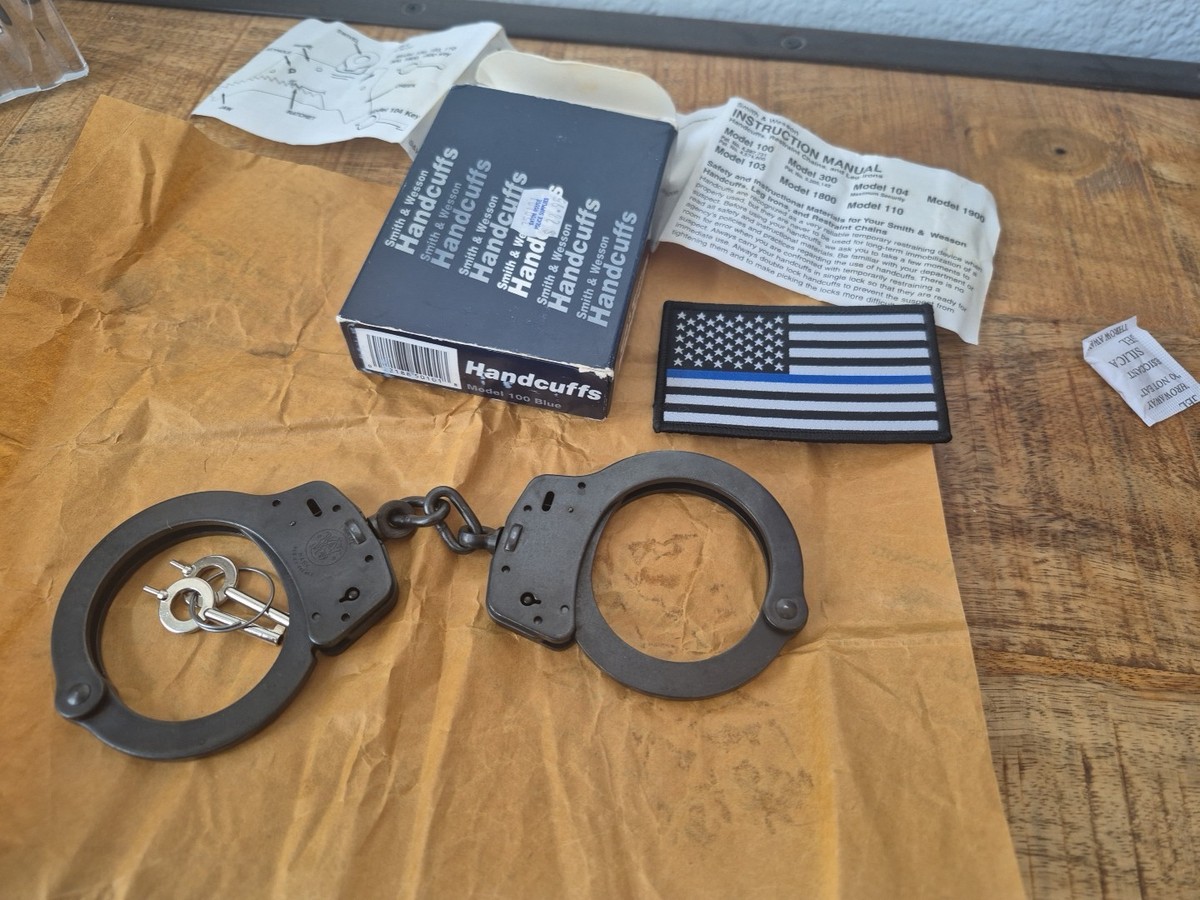 Vintage Smith & Wesson Model 100 Scarce BLUE Handcuffs Baton Rouge