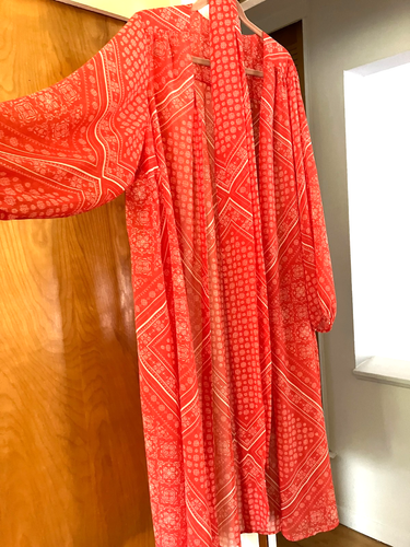 Vintage transparenter orangefarbener Blumen Ballonärmel Knopfleiste Staubtuch Kimono Kaftan Einheitsgröße - Bild 2 von 16