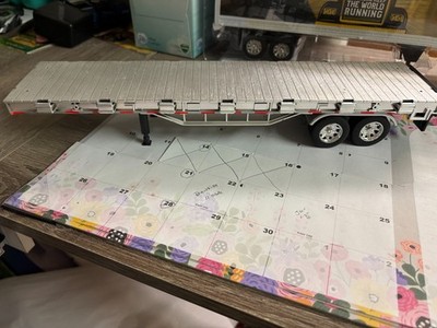 1/32 NEW RAY  SILVER FLATBED, NO PACKAGING  # C485