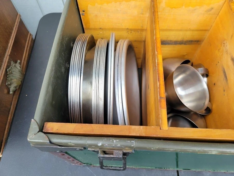 VTG US Army Officer's Field Mess Kit Chest Military USA - Image 2 of 4