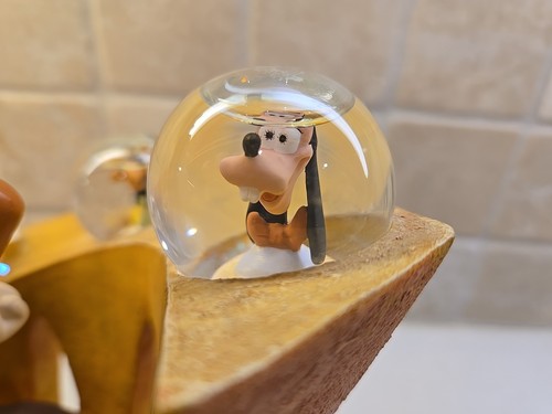 Figura Globo de Nieve Goofy Disney 70 Aniversario Múltiples Globos RARA - Imagen 12 de 15