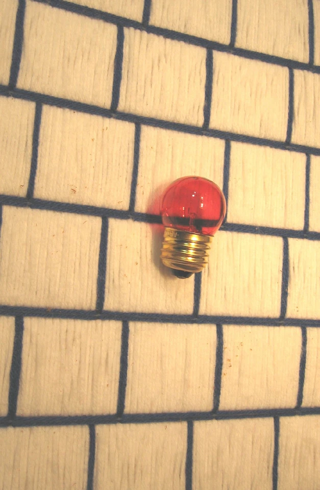 BOXof25new OUTDOOR Christmas RED TINT regular base sign LIGHT BULBS 7.5 WATT S11 - Image 3 of 4