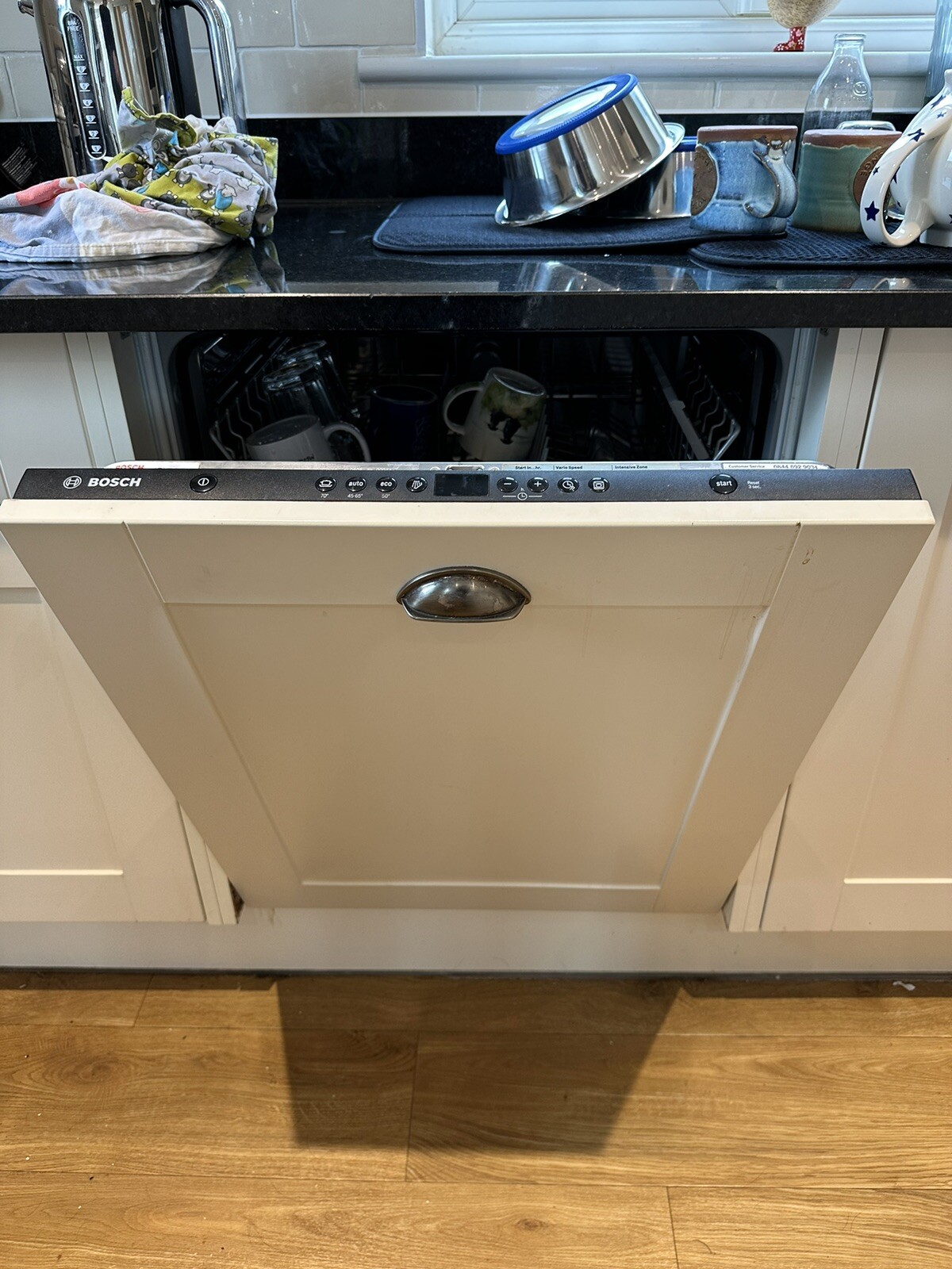 Howdens Cream kitchen units Inc Black Granite & Bosch Integrated