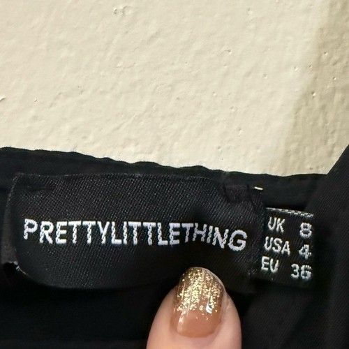 Pretty Little Thing Love on the Line Minikleid mit Rüschen in Schwarz - 4 - Bild 9 von 11