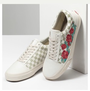 vans old skool com rosas bordadas