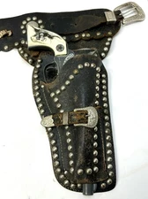 Vintage Hubley Cowboy Western Toy Revolver Gun w/ Leather Holster & Belt