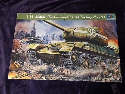  RARE: T-34/85 model 1944 Factory No. 183,1:16 Scale - open box unstarted