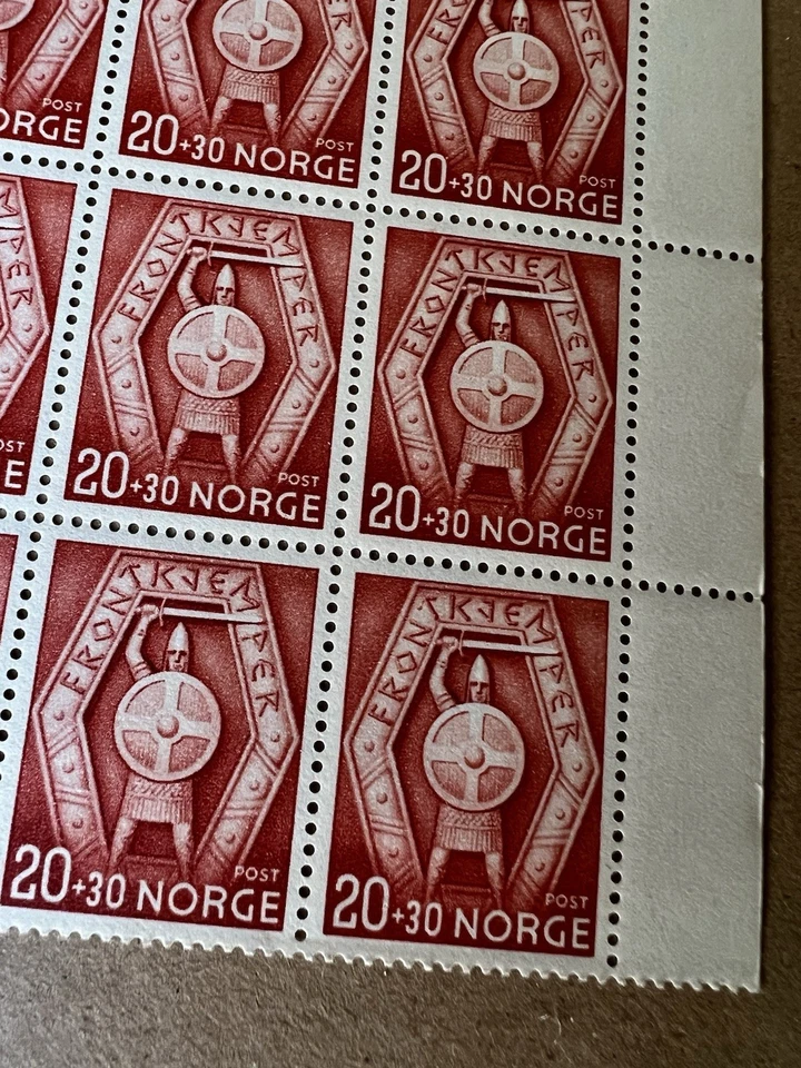 Noruega 1944 Semi-Postal 20+30 øre Rojo Carmín - Lote de 3 Hojas Completas MNH Foto 3 de 4