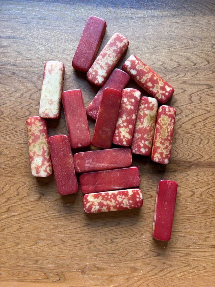 "Lote de 16 cuentas de resina jaspeada roja crema vintage de 2"" rectangulares para hacer joyas" Foto 2 de 4
