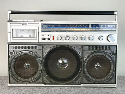 Philips D 8444  Boombox - tragbares Kassetten-Radiogerät silber-schwarz