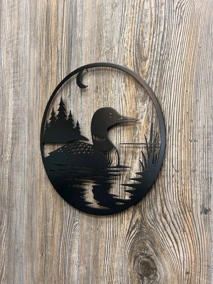 Majestic Loon on the Lake — Arte de pared de metal negro para casa de cabaña y lago Foto 3 de 3