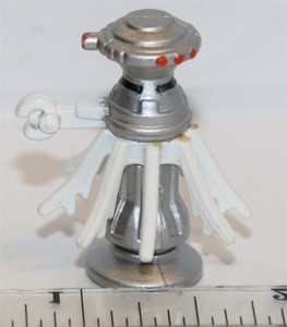 MICRO MACHINES STAR WARS FIGURE From the Droid set 2-1B Medical Surgical Droid