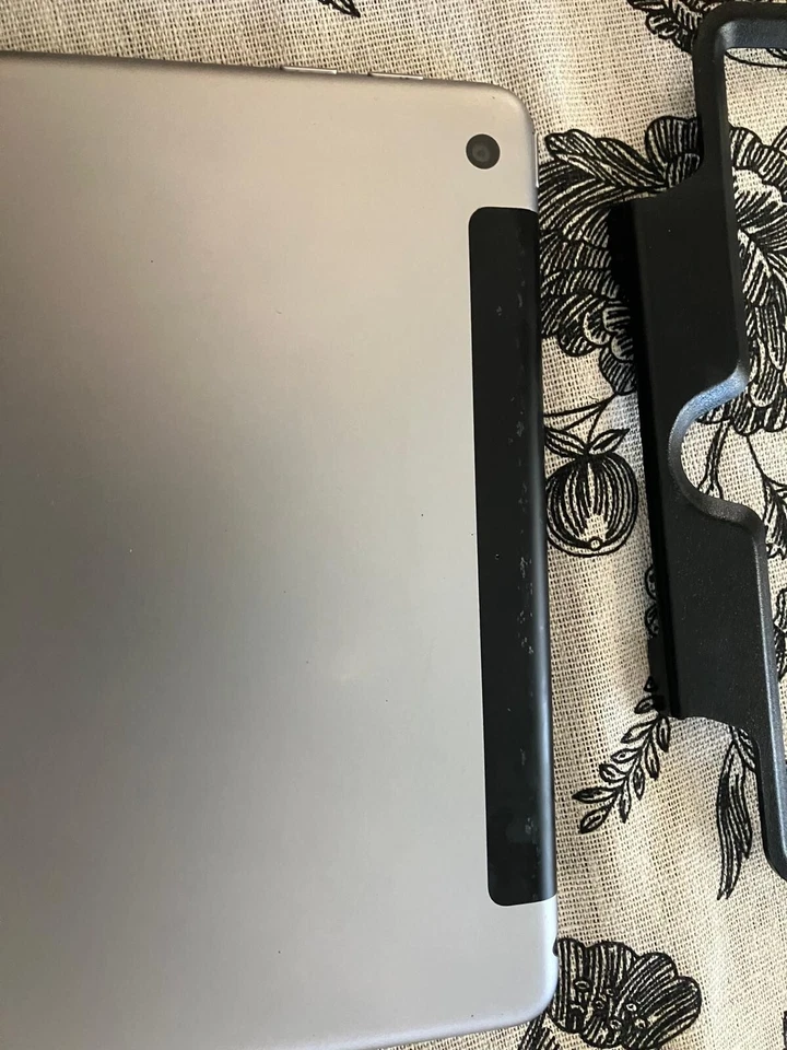 Apple iPad 6th Gen 128GB Wi-Fi Cellular 9.7in Space Gray A1954 Used unlock - Image 4 of 4