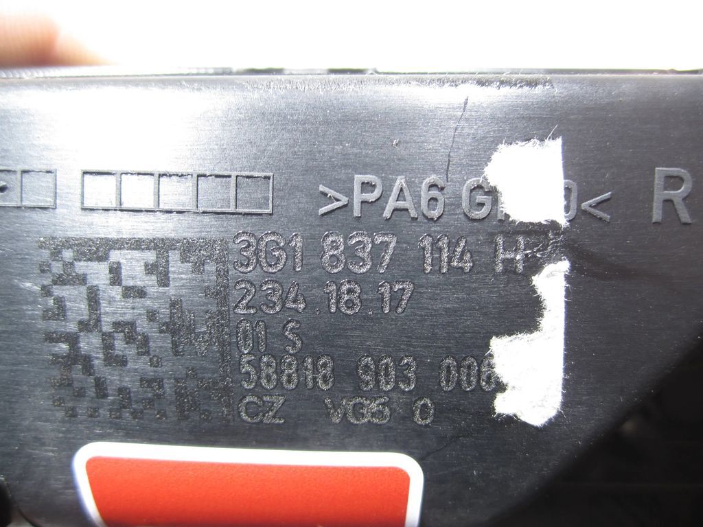 Volkswagen PASSAT B8 2017 Front right front door trim bar