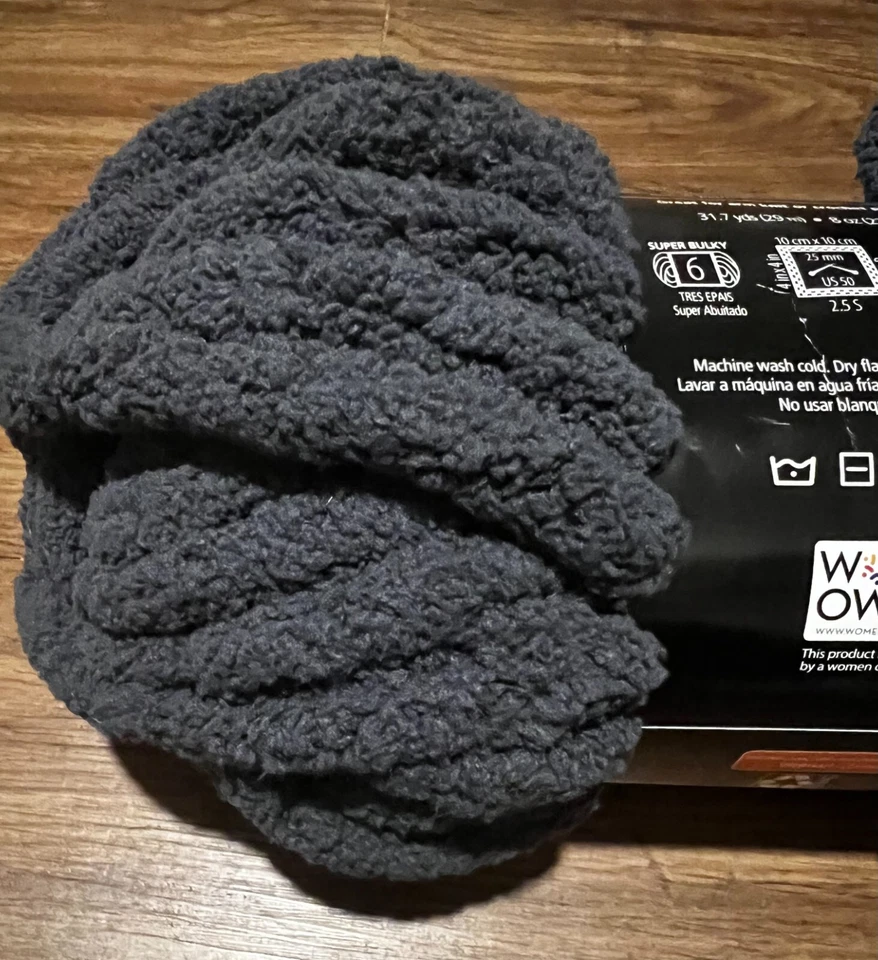 Hilo de chenilla grueso Mainstays 31,7 100 % poliéster carbón súper voluminoso Foto 3 de 3