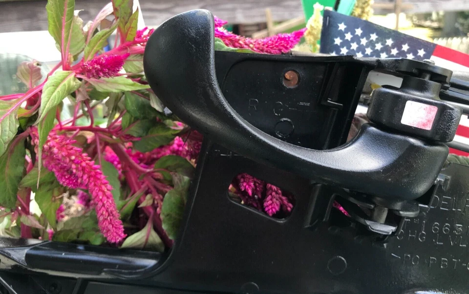 Chevrolet Malibu 1997-2005 puerta delantera derecha motor ventana eléctrica con cerradura de puerta Foto 2 de 4