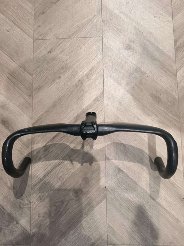 Zipp SL 70 Aero Carbon Drop Handlebar in Black Width 40 cm With Zip Stem