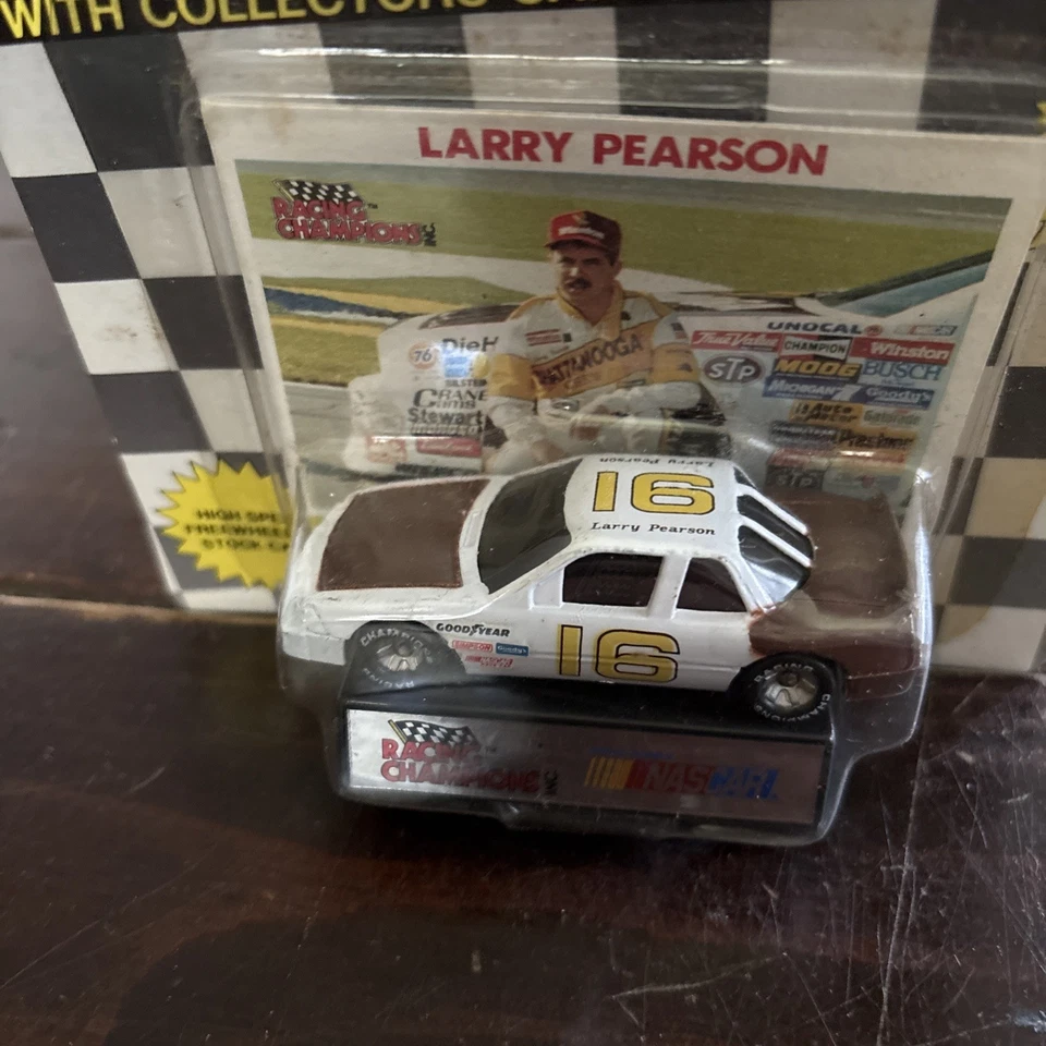 Coche de carreras fundido a presión Racing Champions años 90 #16 Larry Pearson NASCAR Foto 3 de 4