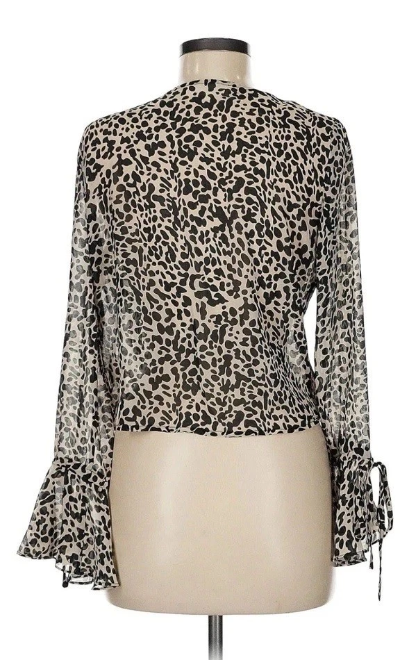 Talla Mediana Caitlin Covington X Rosa Lirio Mujer Transparente Leopardo Manga Campana Encogerse de hombros Foto 2 de 4