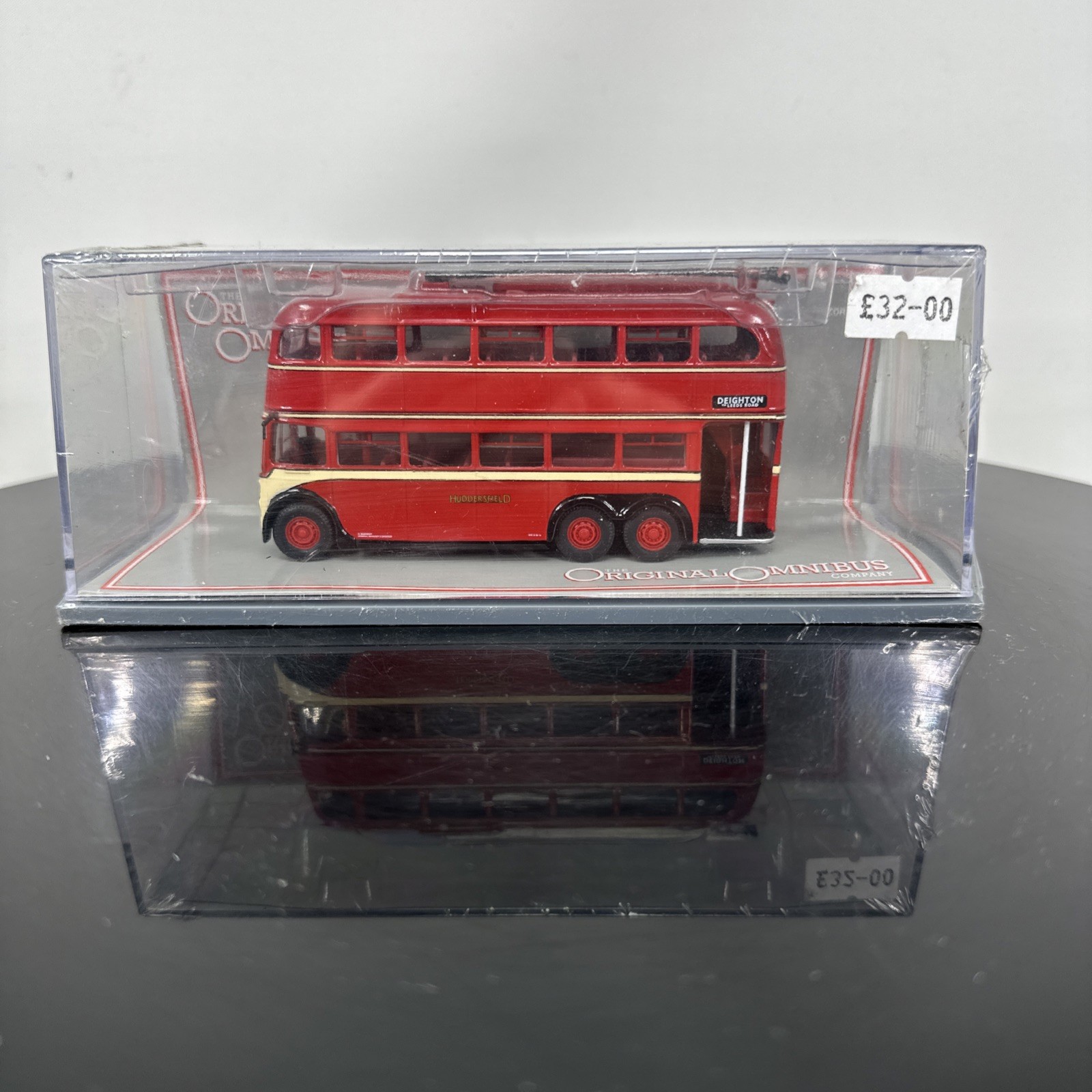 Corgi 43711 BUT 9641T Trolleybus Huddersfield Corporation 1/76 Scale.