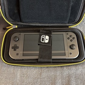 Nintendo Switch lite&mdash;Pok&eacute;mon Brilliant Diamond And Shining Pearl Special Edition
