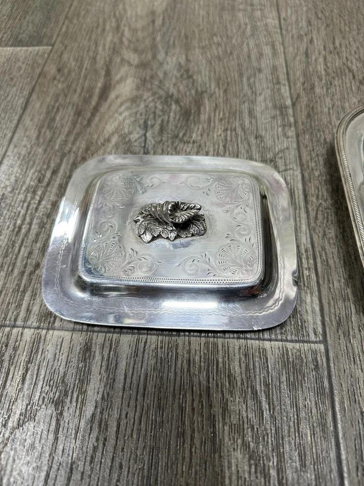 Prato de sardinha antigo com tampa bola e pés de garra - Walker & Hall - 15x17cm - Imagem 4 de 4