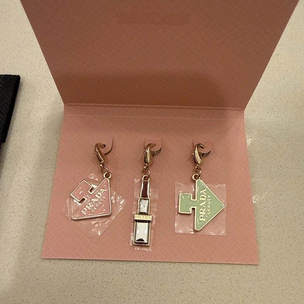 PRADA ダイヤモンド型キーホルダー prada charm products for sale | eBay