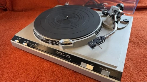 Technics SL-5200 Turntable, AT110E, Excellent Player!!