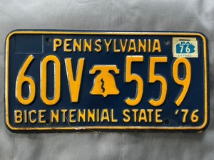 1976 Pennsylvania Bicentennial Car License Plate Bl/Gd VGD Liberty Bell Expired