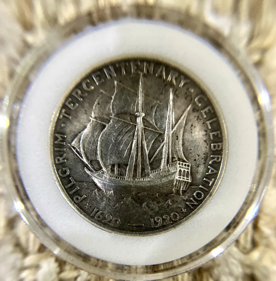 1920 Pilgrim Silver Commemorative Half Dollar Coin Exc Luster Sealed Capsule. - Image 2 of 2