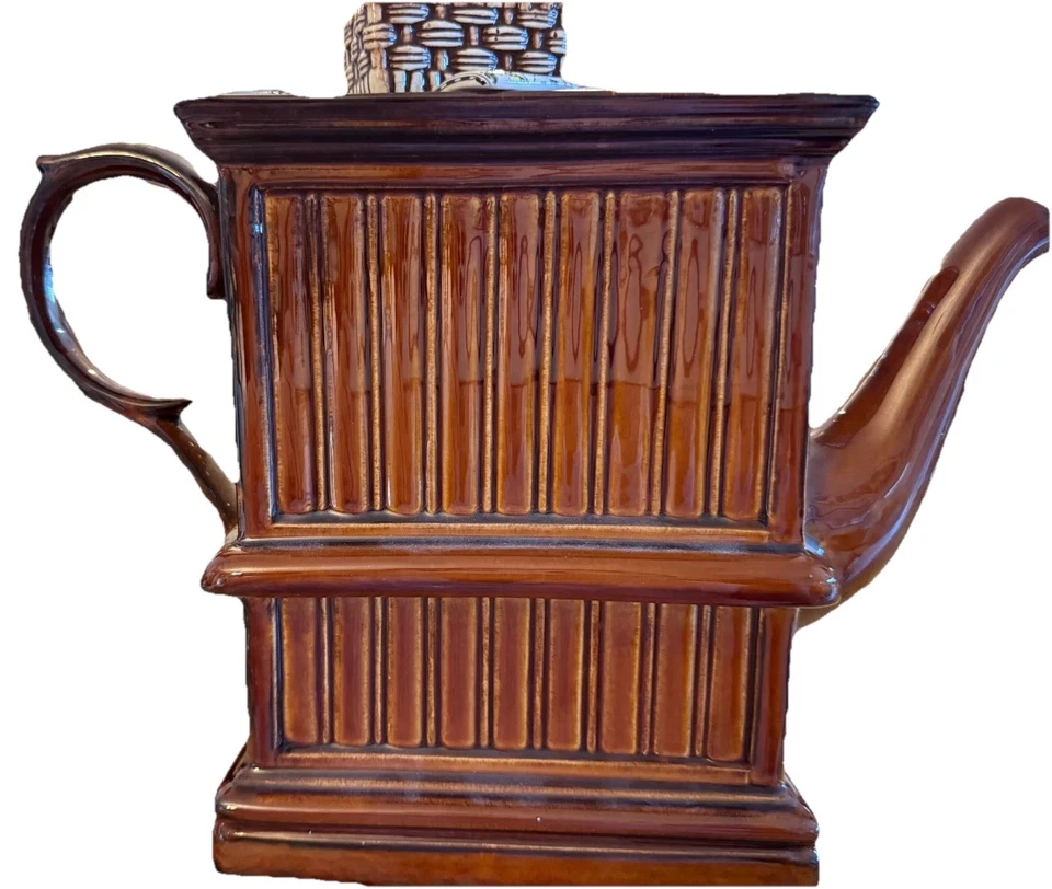 Paul Cardew Welsh Dresser / Cupboard  LARGE TEAPOT  Limited Edition  Mint Signed - Image 4 of 4